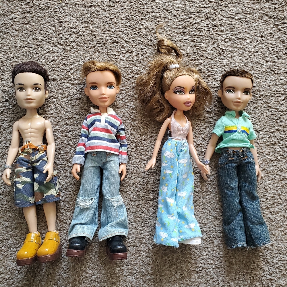 Bratz dolls bundle